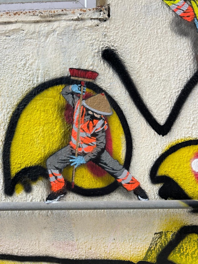 straat, hkwalls, street art, jaune